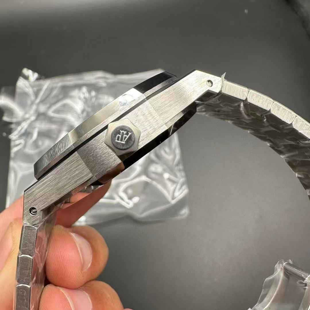 AP Royal Oak Tapisserie 26530ST.OO.1220ST.01 hands-winding Tourbillon movement Calibre2950 Steel case 41x12.5mm green baguette bezel green dial. 750$