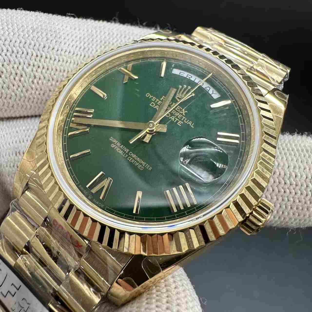 Daydate QF gain weight 180g gold case green Roman dial president band.  550$