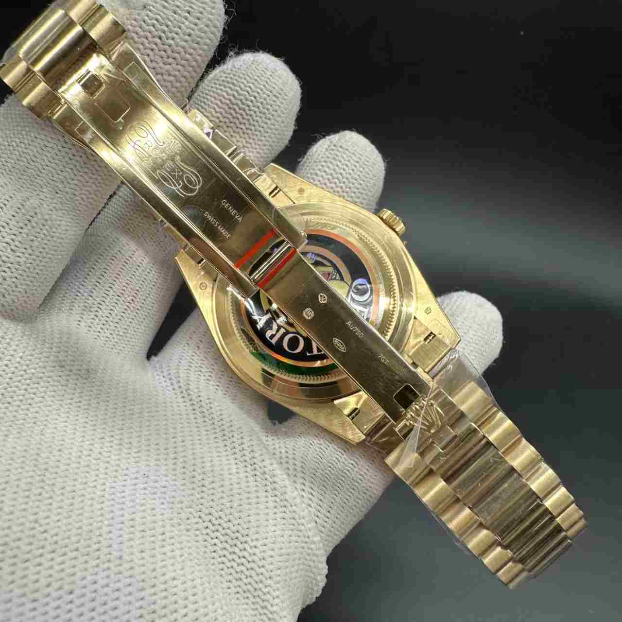 Daydate QF gain weight 180g gold case green Roman dial president band.  550$