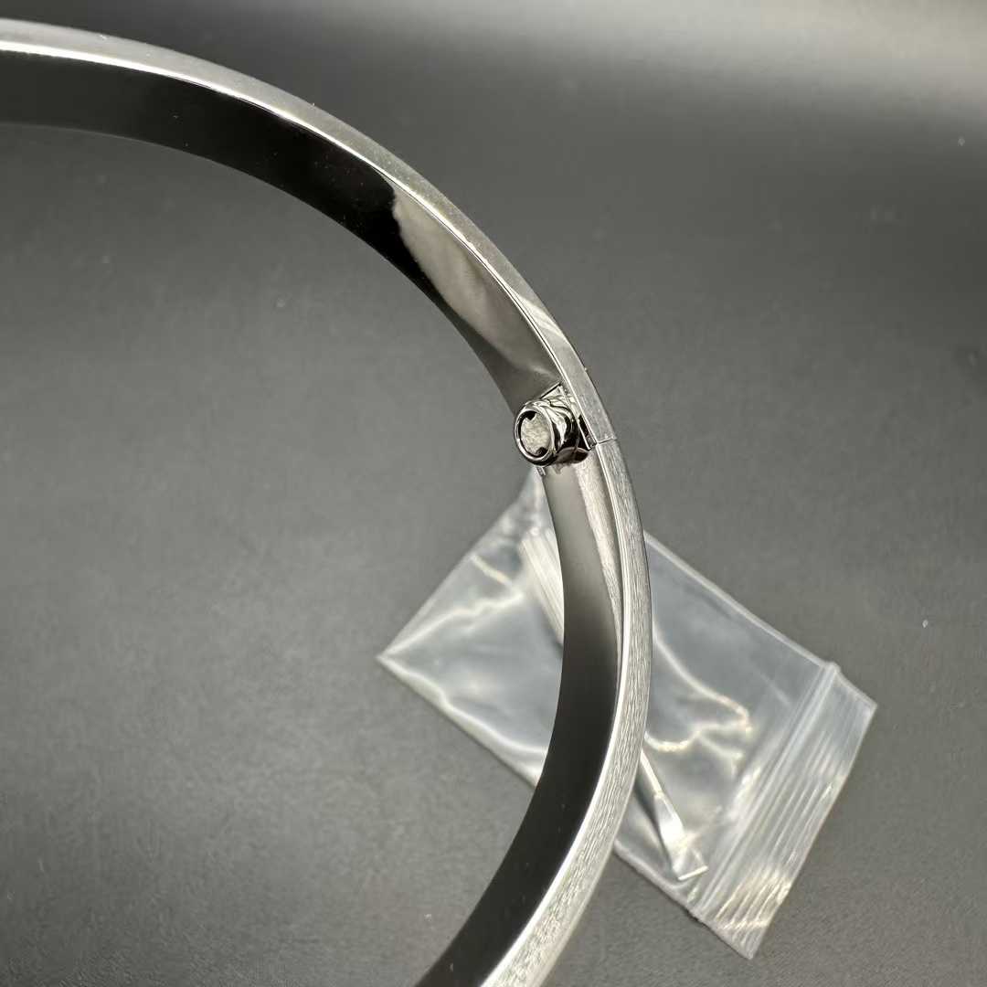 Cartier Love bracelet Silver V-gold high grade. 95$