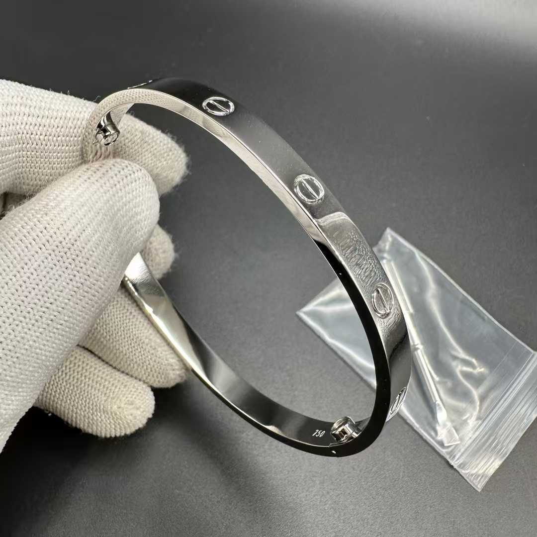 Cartier Love bracelet Silver V-gold high grade. 95$