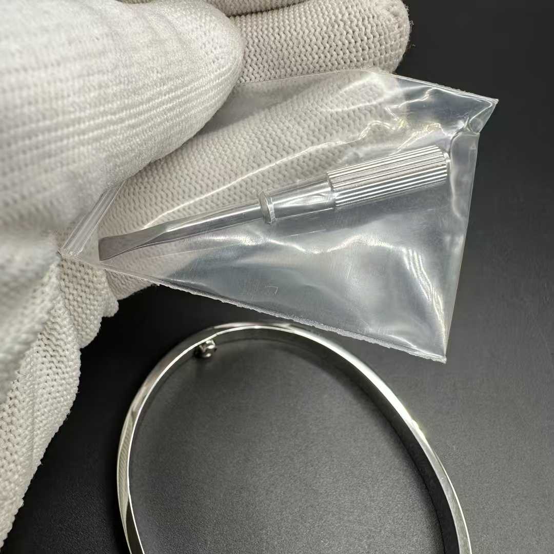 Cartier Love bracelet Silver V-gold high grade. 95$