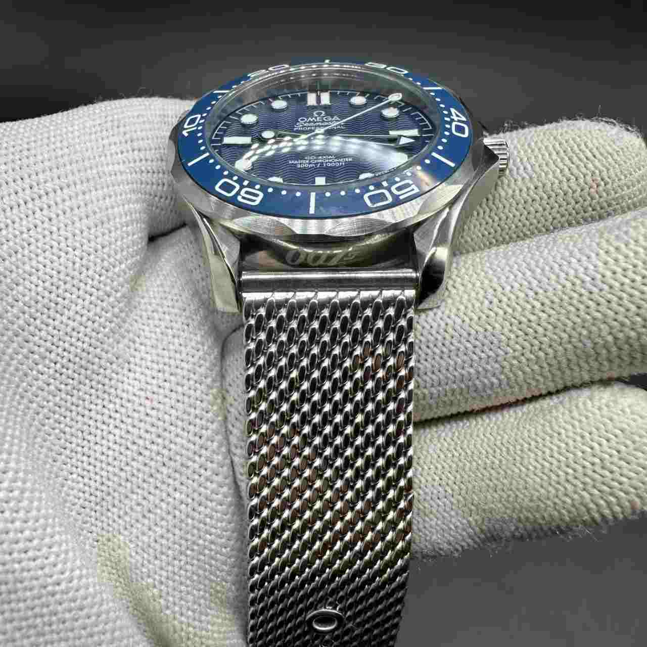 Omega Seamaster AAA+ automatic 007 60th anniversary blue dial  116$