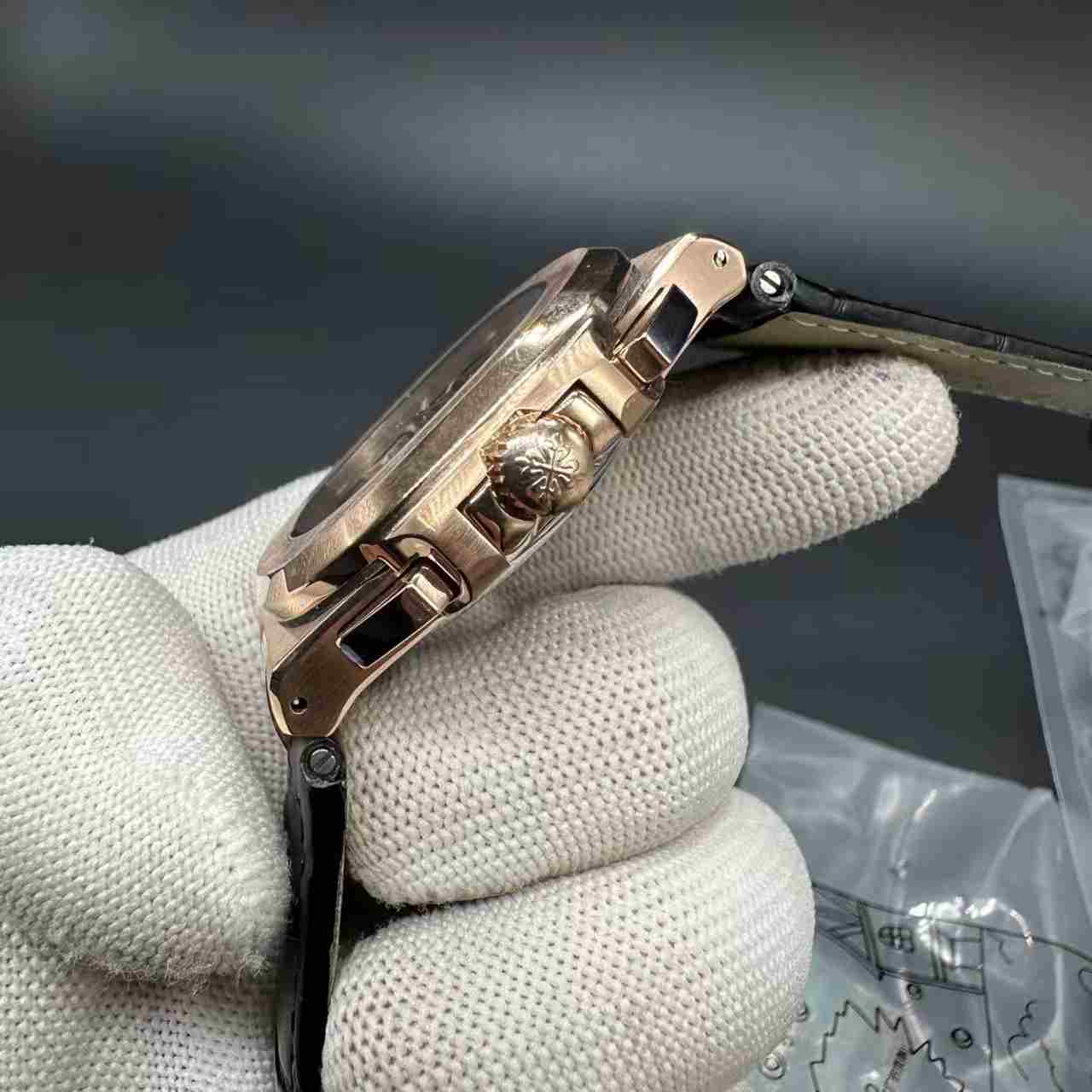 Patek Philippe AAA automatic rose gold case 40mm black dial black leather strap. 115$