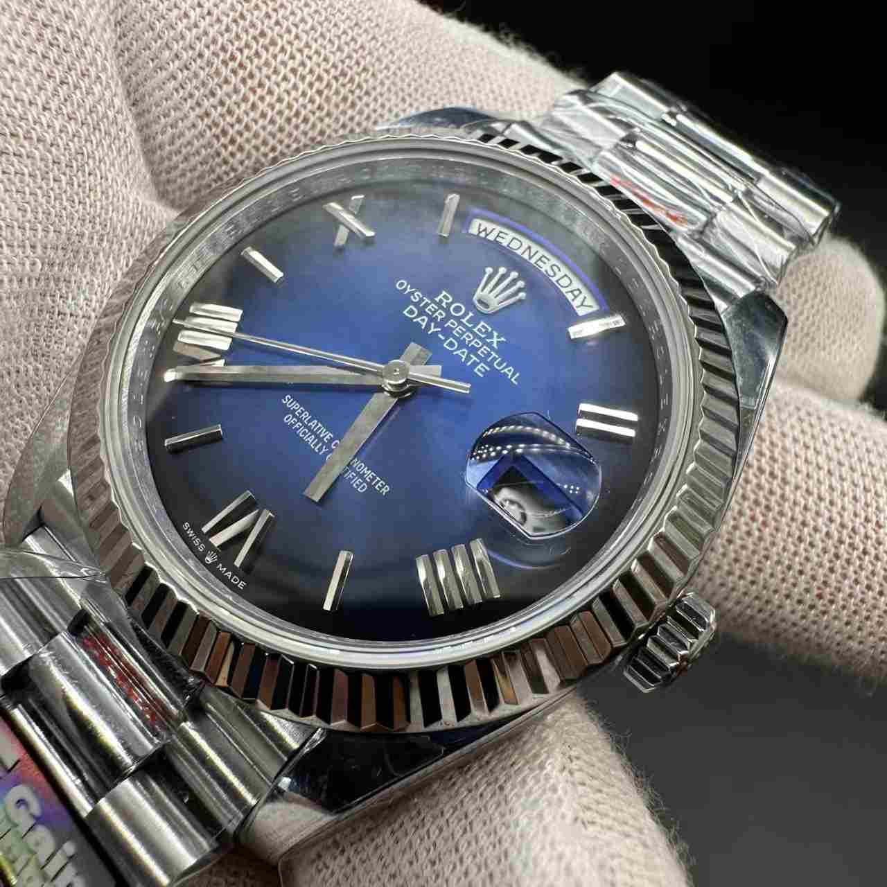 Daydate QF V8 3255 Gain weight 190g Steel case 40mm Blue Ombre dial. 698$