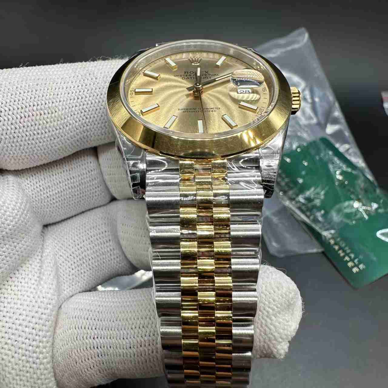Datejust VS 3235 top 2tone gold case 41mm gold dial smooth bezel jubilee band. 460$