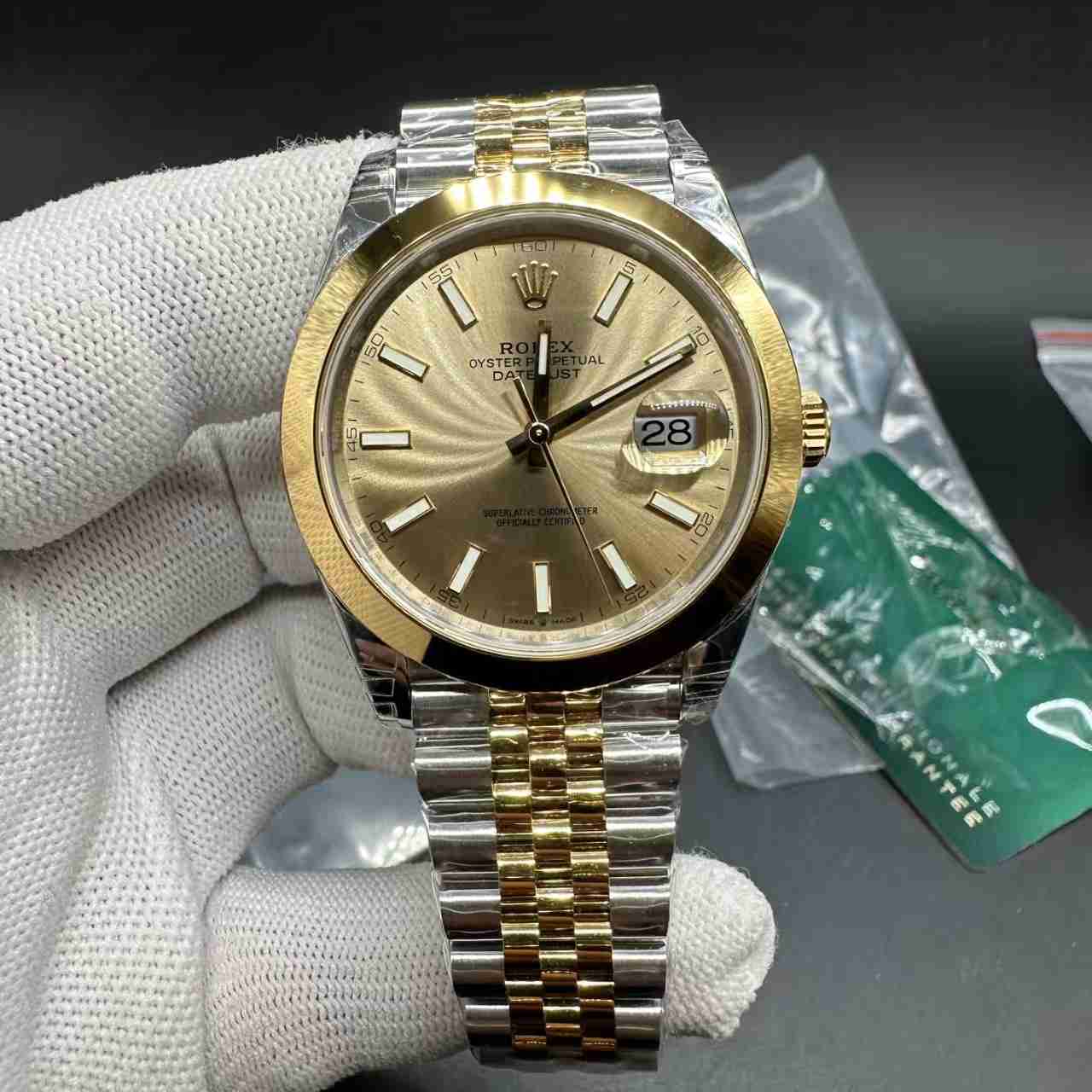 Datejust VS 3235 top 2tone gold case 41mm gold dial smooth bezel jubilee band. 460$