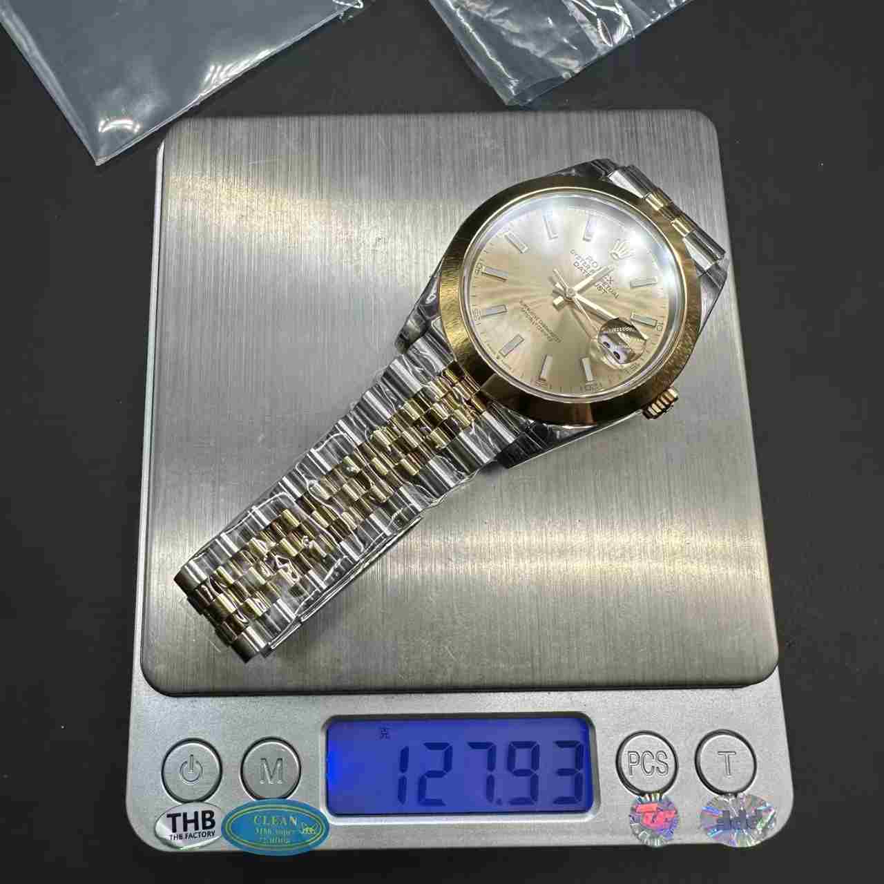 Datejust VS 3235 top 2tone gold case 41mm gold dial smooth bezel jubilee band. 460$