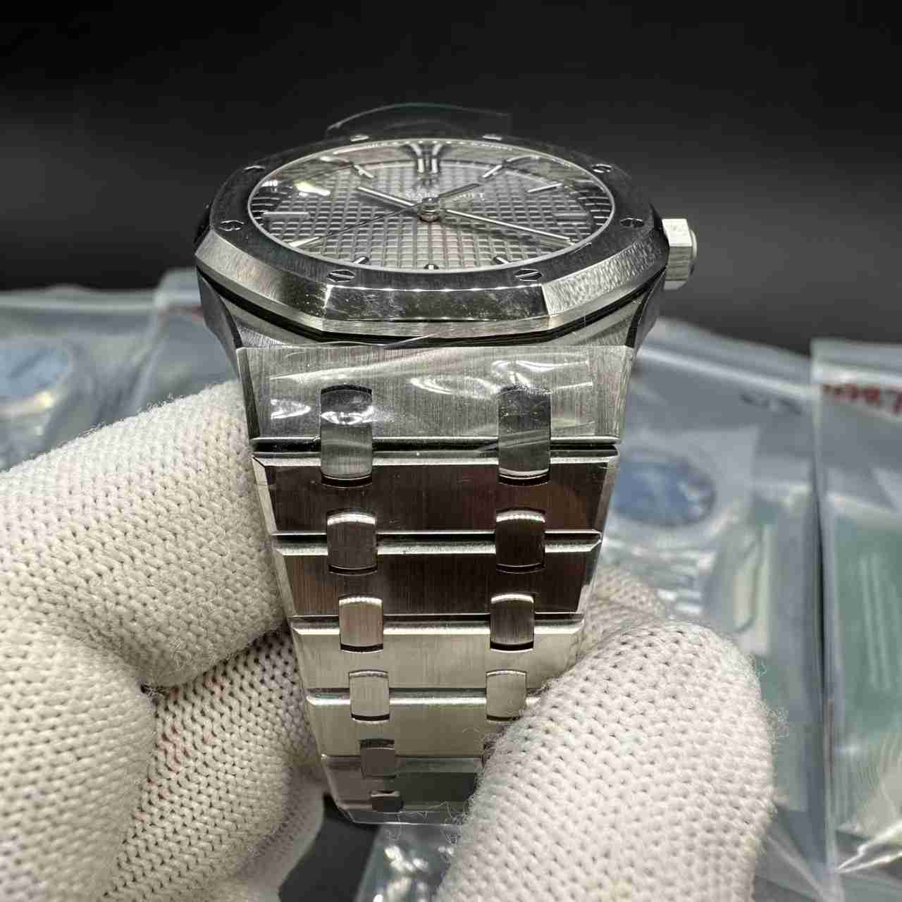 AP gray VS super clone 41mm 500$