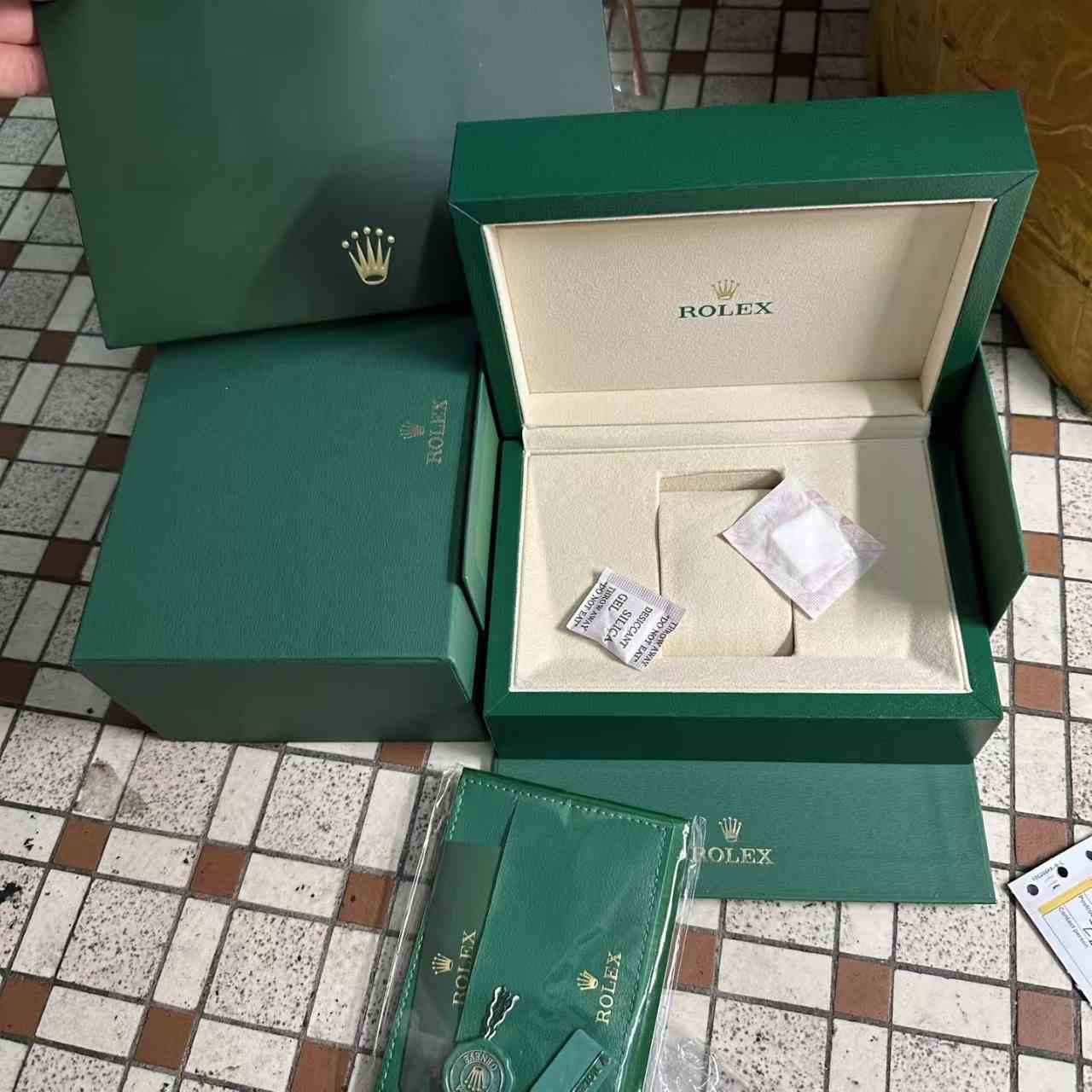 Rolex new box 2025 85$