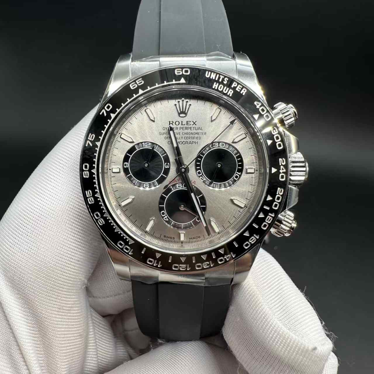 Daytona clean factory 4131 chronograph automatic Steel case silver dial Oysterflex rubber strap. 750$