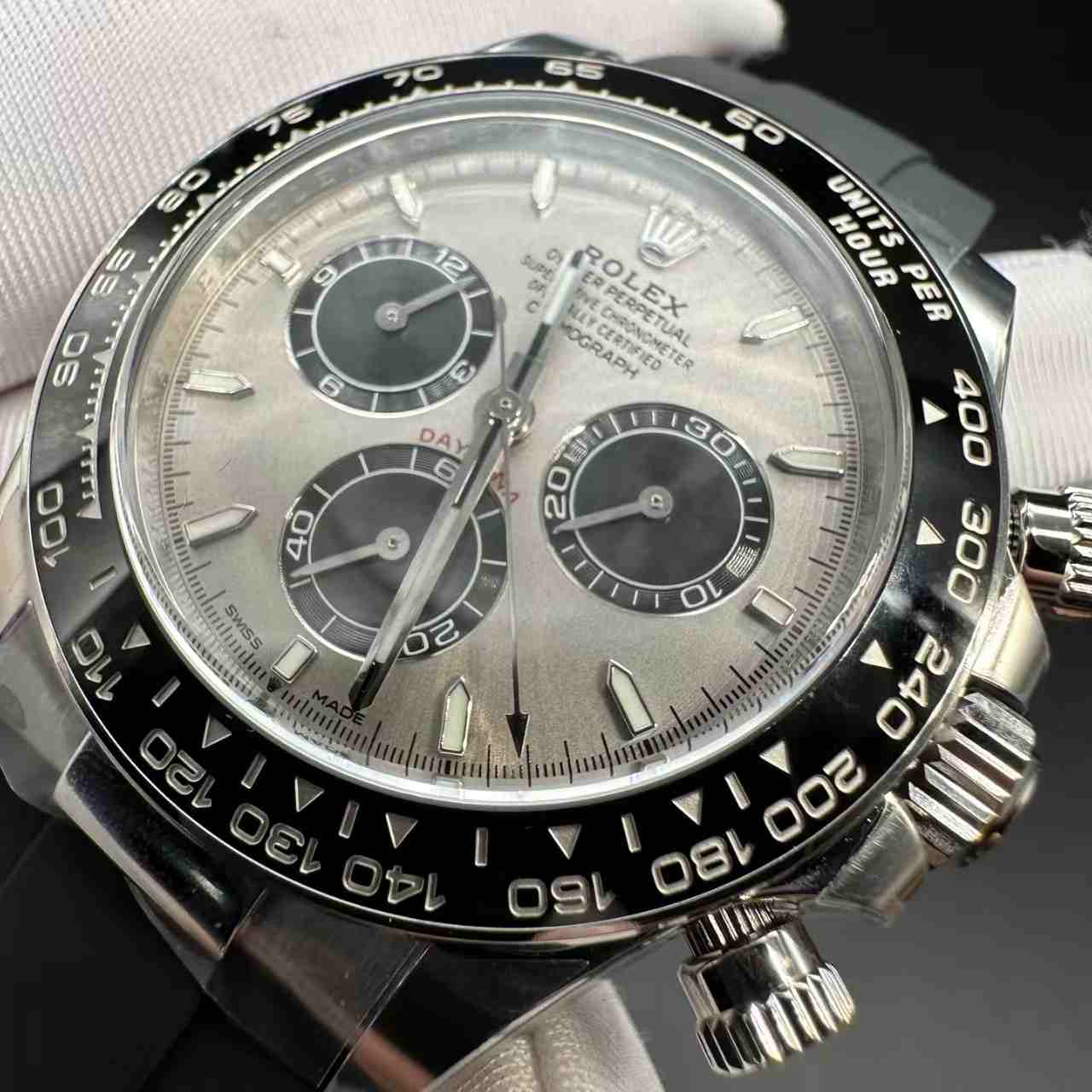 Daytona clean factory 4131 chronograph automatic Steel case silver dial Oysterflex rubber strap. 750$