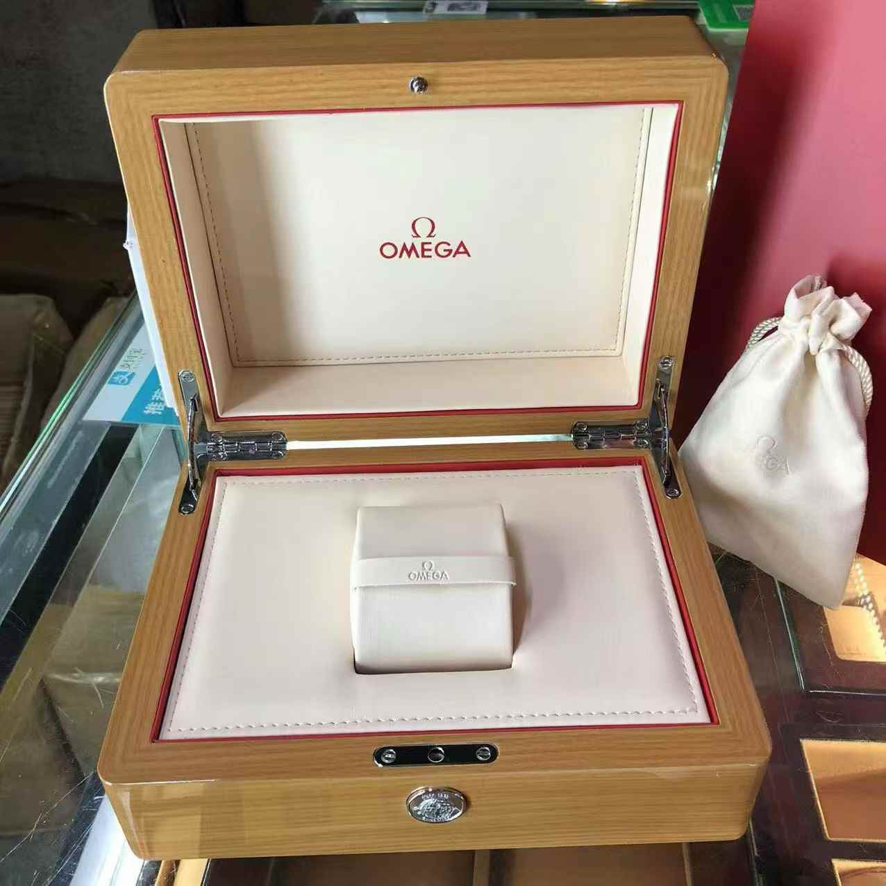 Omega original wooden box  150$