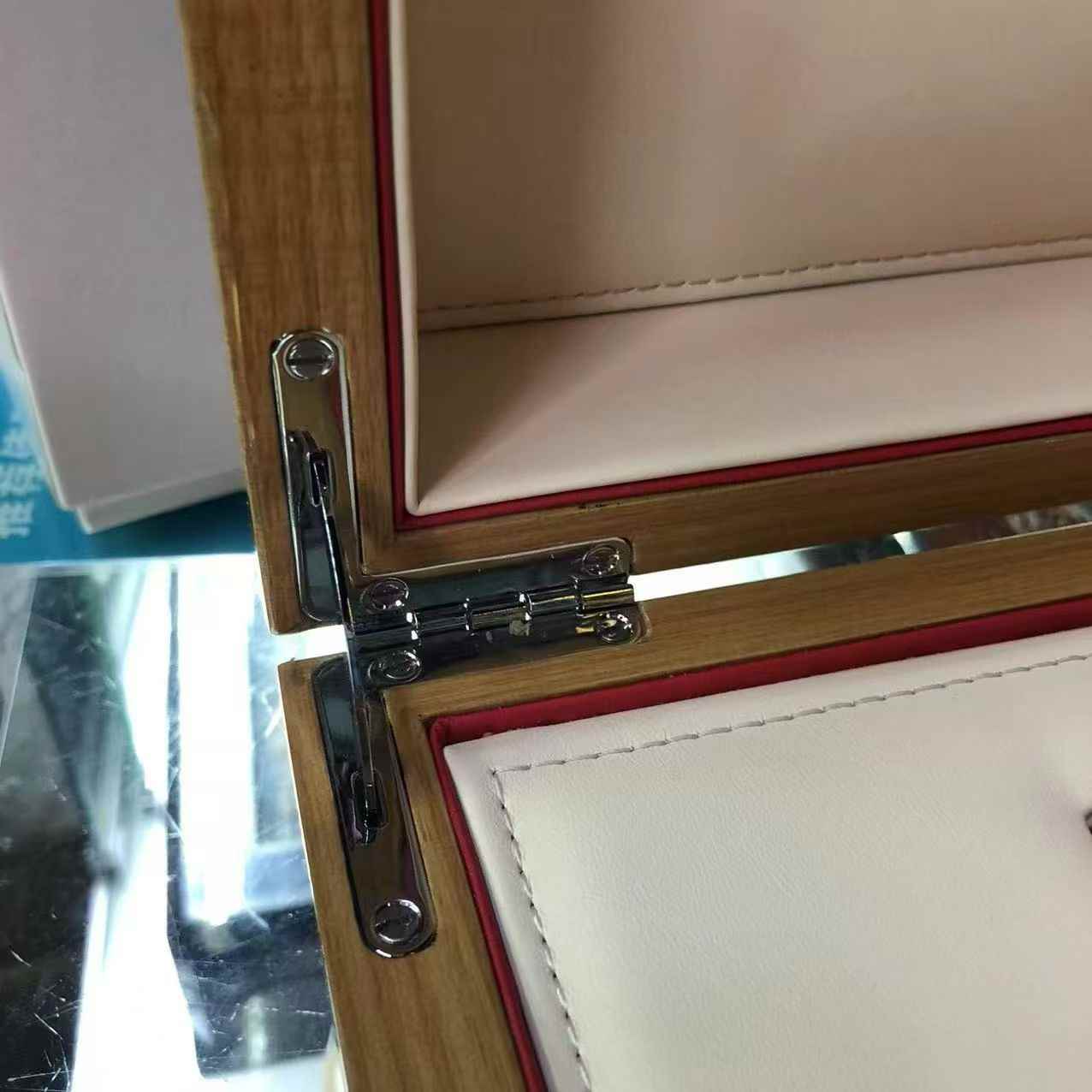 Omega original wooden box  150$