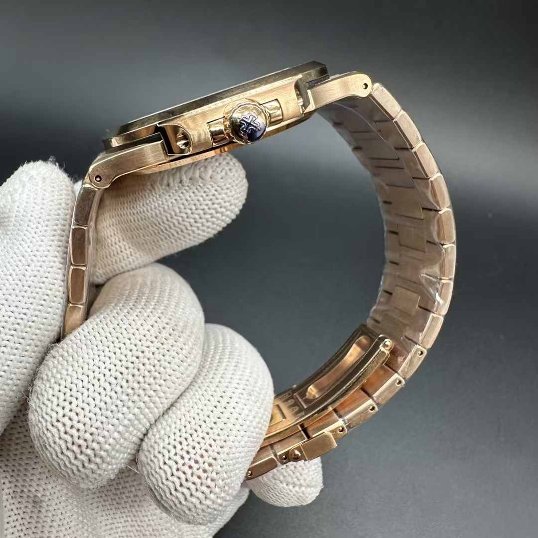 Patek Philippe Nautilus 5711 3K Cal.26-330SC automatic Rose gold case 40mm Brown dial. 530$