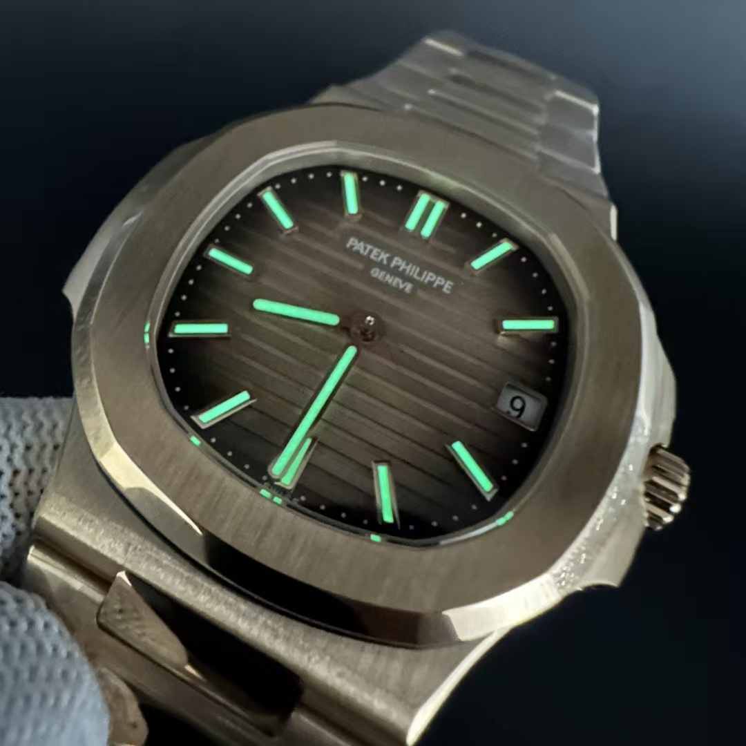 Patek Philippe Nautilus 5711 3K Cal.26-330SC automatic Rose gold case 40mm Brown dial. 530$