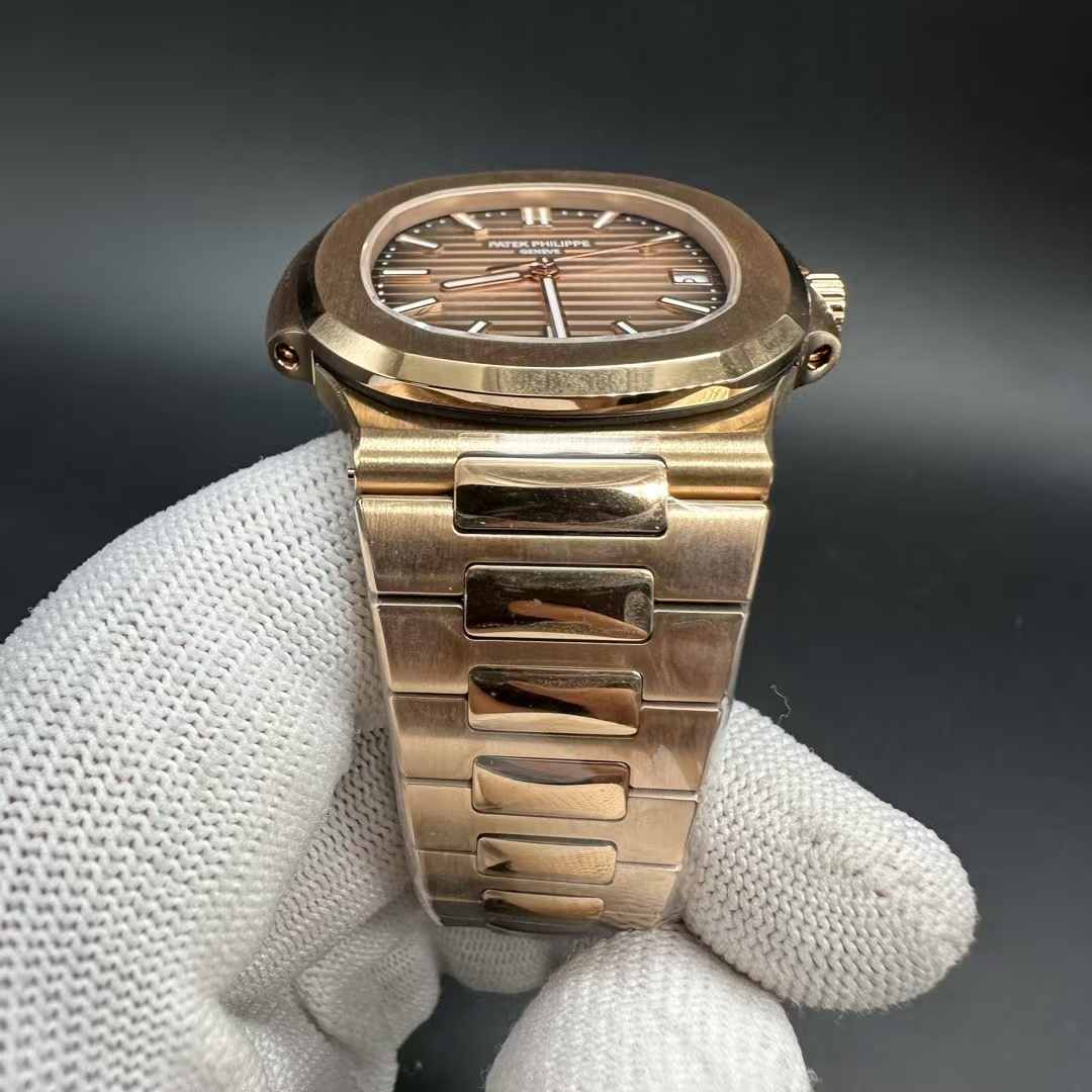 Patek Philippe Nautilus 5711 3K Cal.26-330SC automatic Rose gold case 40mm Brown dial. 530$