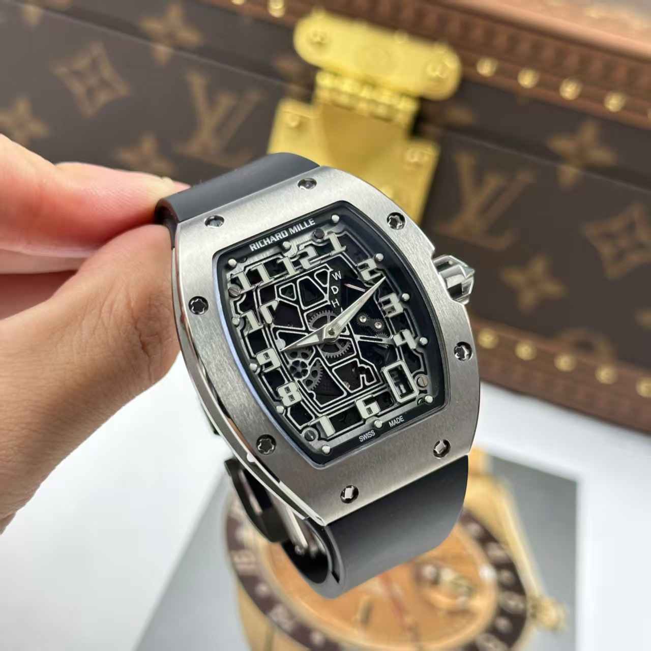 RM67-01 Extra Flat thin case • Size: 38.7 × 47.5 mm • The ultra-slim and lightweight RM67 case version, featuring exceptionally sharp finishing