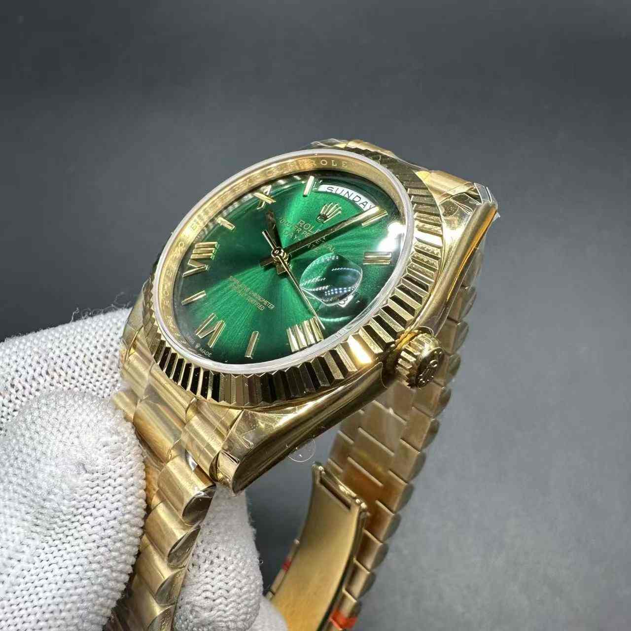 Daydate gain weight 180g Swiss grade 3255 movement gold case 40mm green dial President band. 400$