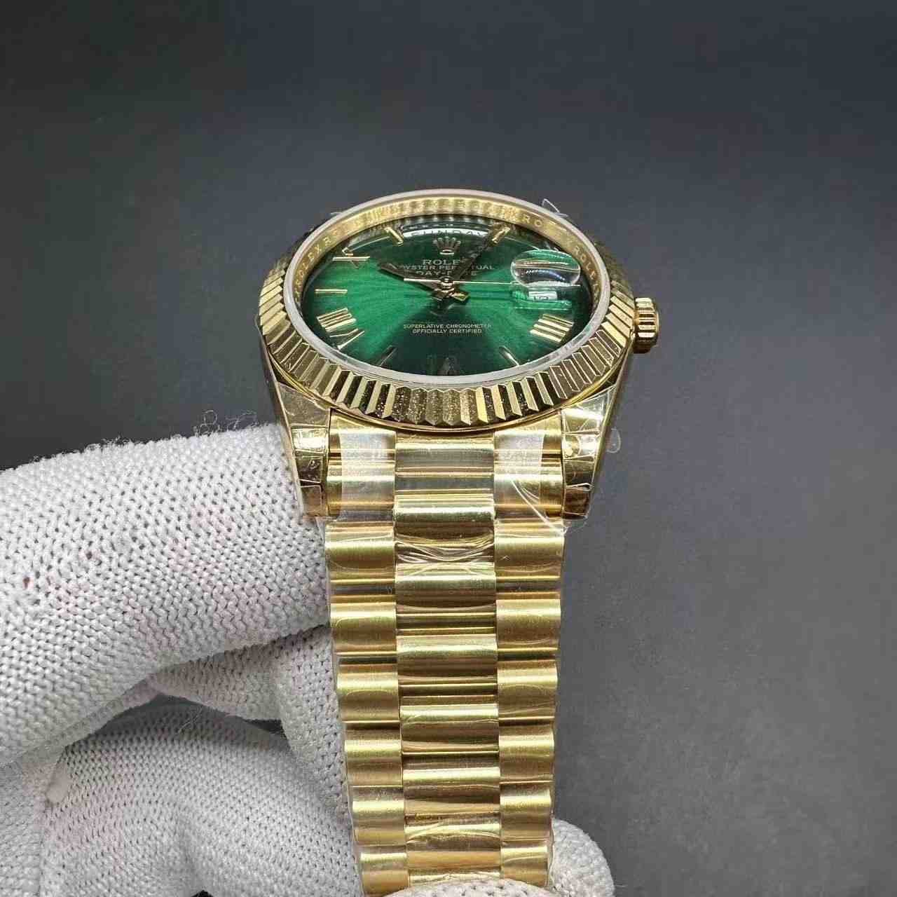 Daydate gain weight 180g Swiss grade 3255 movement gold case 40mm green dial President band. 400$