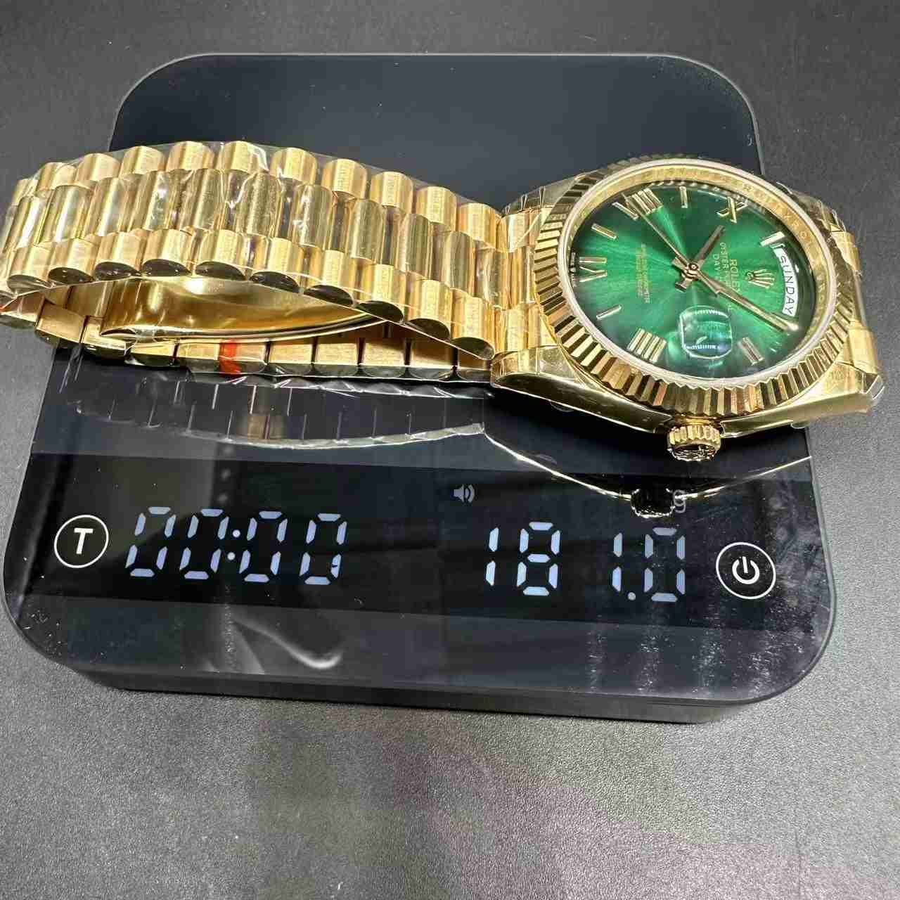 Daydate gain weight 180g Swiss grade 3255 movement gold case 40mm green dial President band. 400$