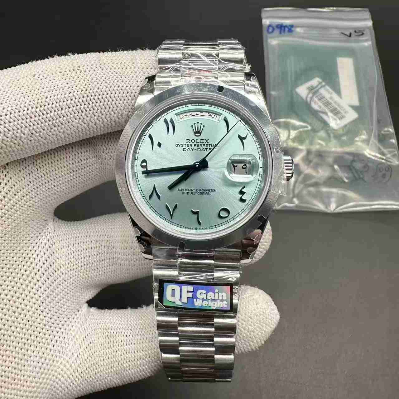 Daydate QF 2836 gain weight 185g steel case 40mm smooth bezel Arabic blue dial President band. 500$