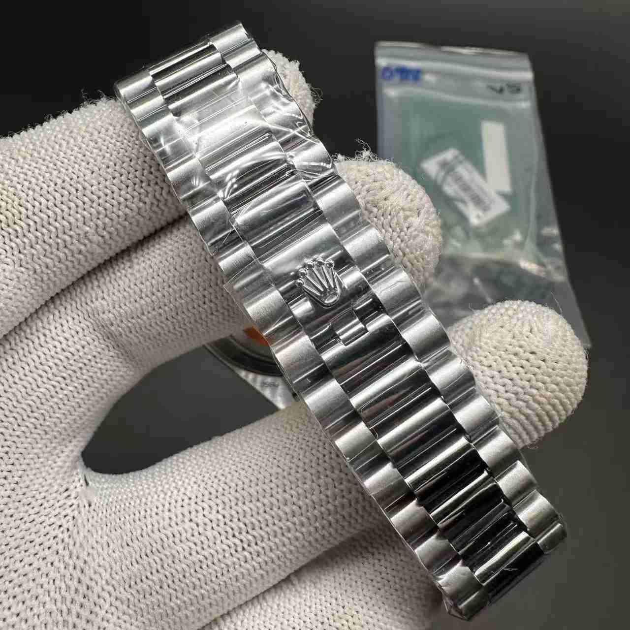 Daydate QF 2836 gain weight 185g steel case 40mm smooth bezel Arabic blue dial President band. 500$