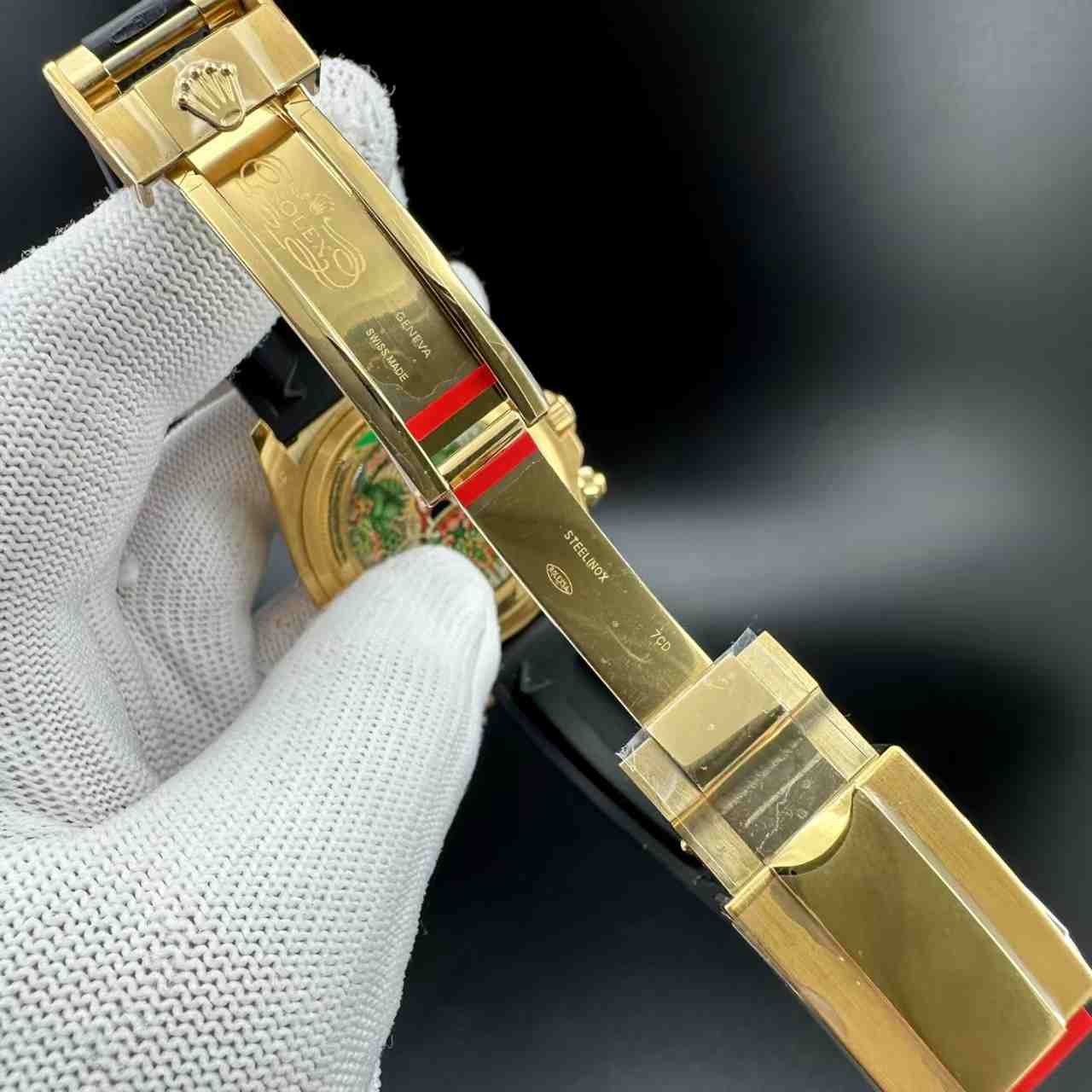 Daytona Super clone 4130 Gold case 40mm Red baguette diamonds bezel black dial black rubber strap  580$