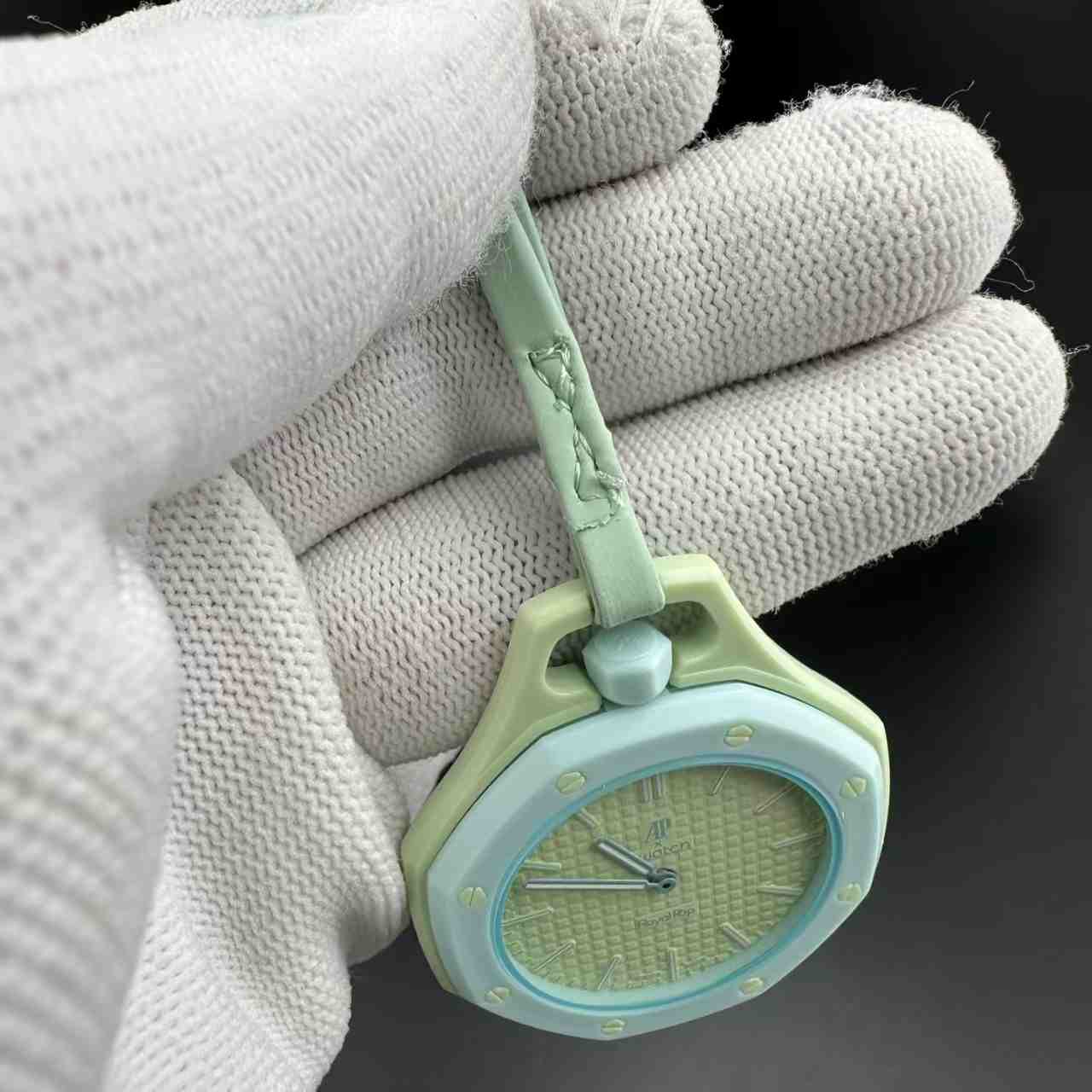 Al swatch light green and blue