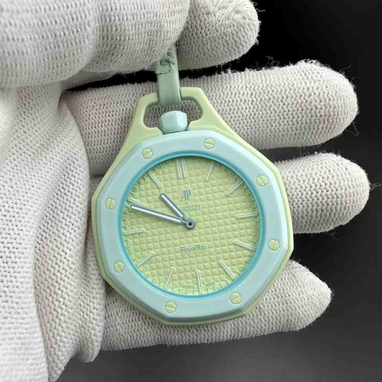 Al swatch light green and blue
