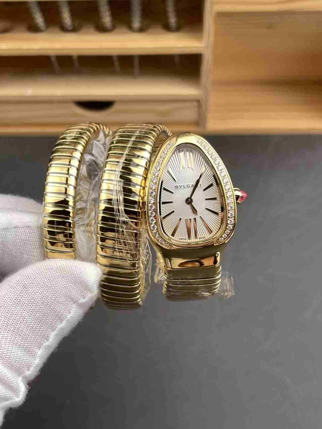 Bvlgari snake yellow gold