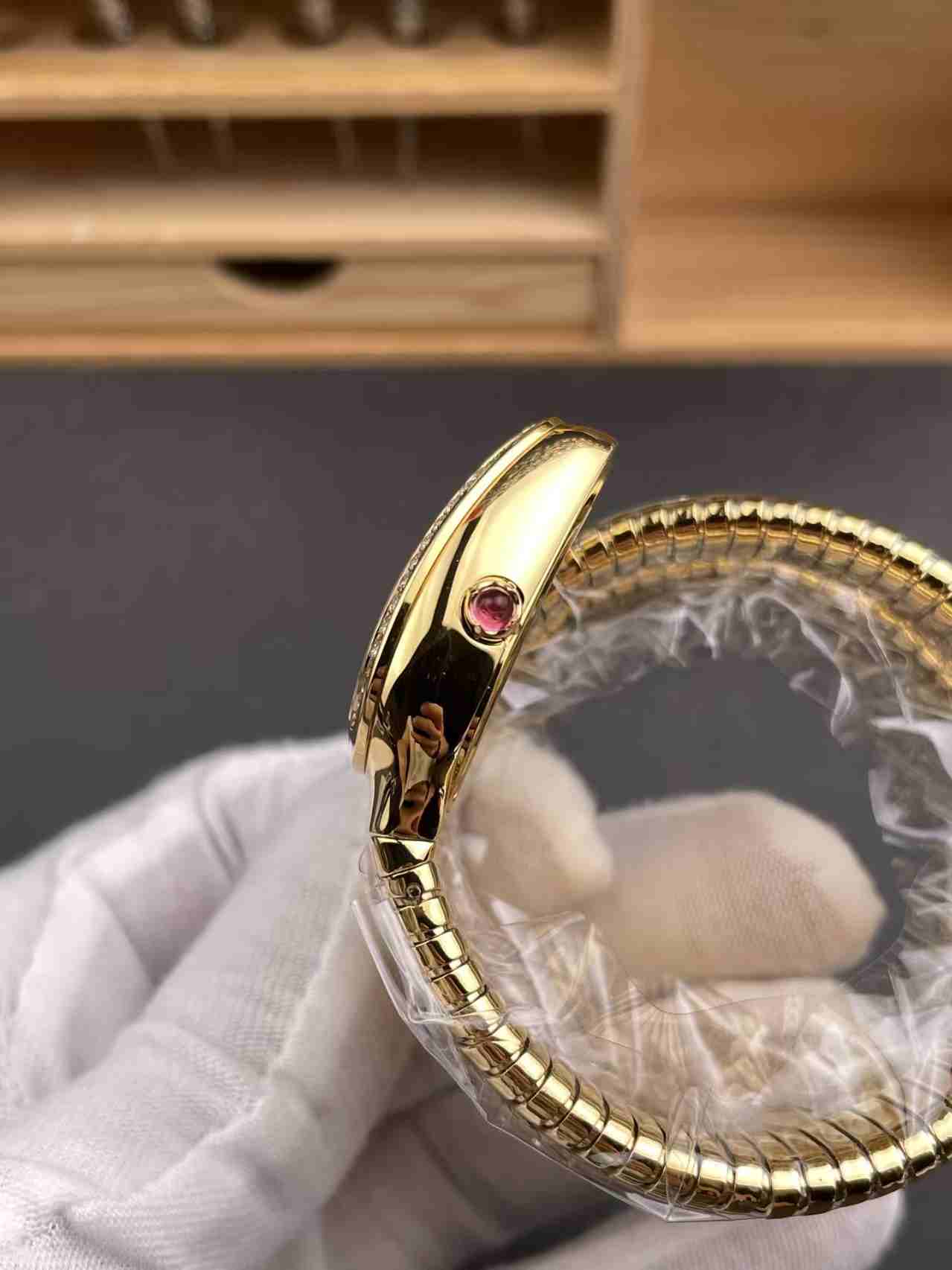 Bvlgari snake yellow gold